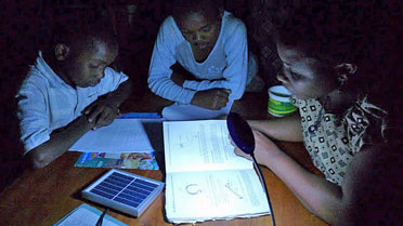 Studying by solar light / EEP / Flickr Creative Commons