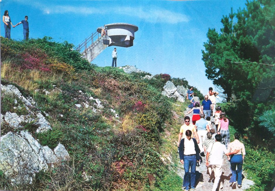 Viewpoint with tourists